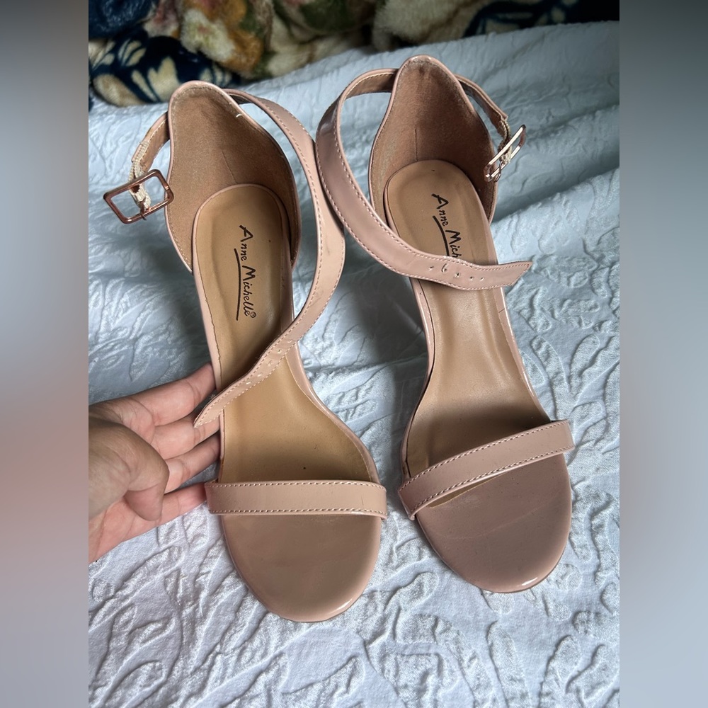 Nude heels 6 1/2